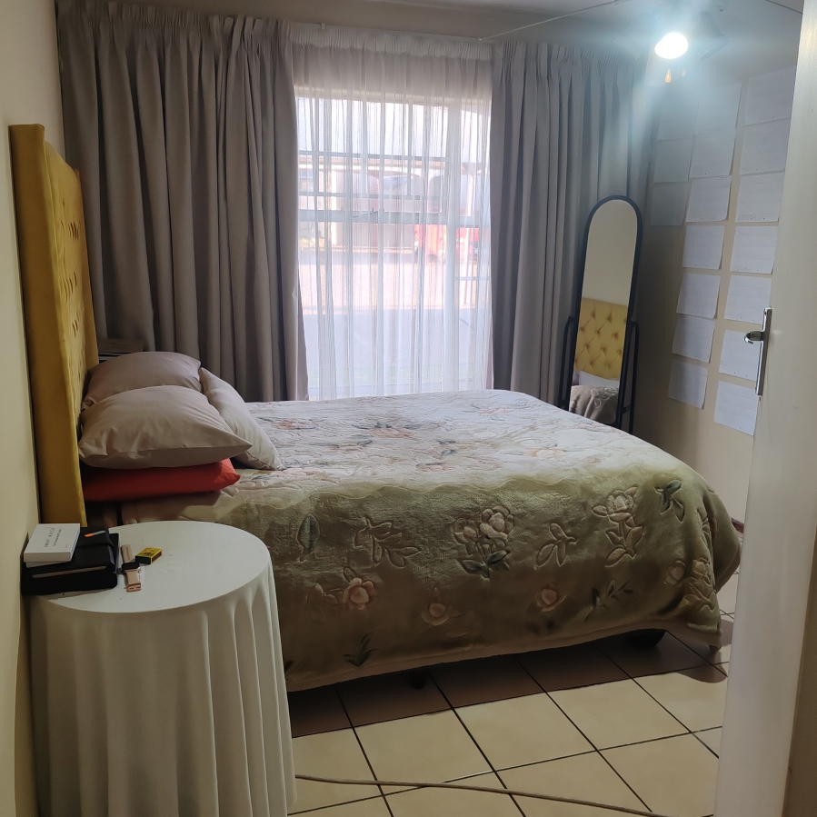 2 Bedroom Property for Sale in Die Hoewes Gauteng