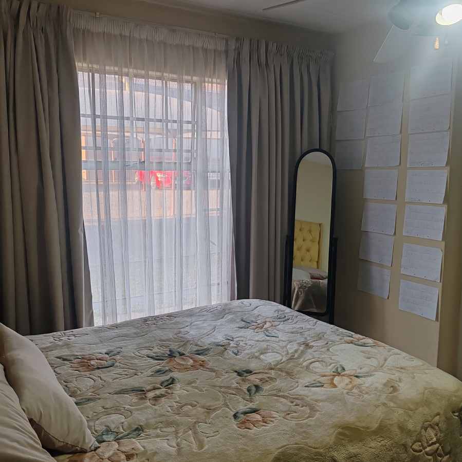 2 Bedroom Property for Sale in Die Hoewes Gauteng