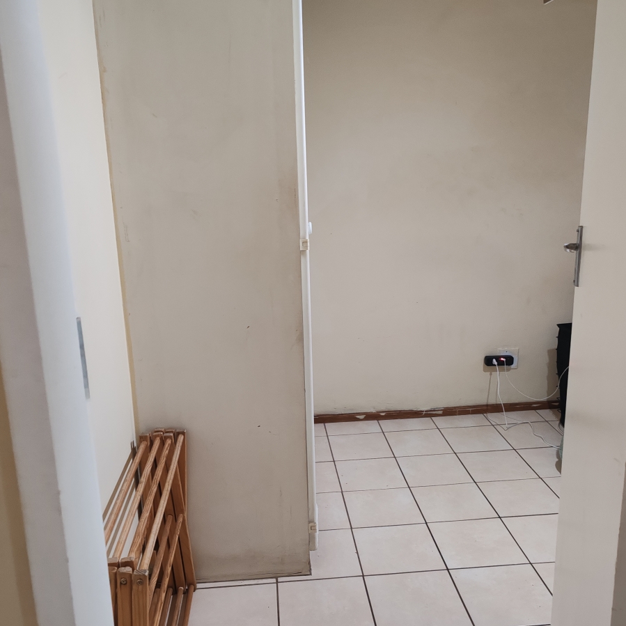 2 Bedroom Property for Sale in Die Hoewes Gauteng