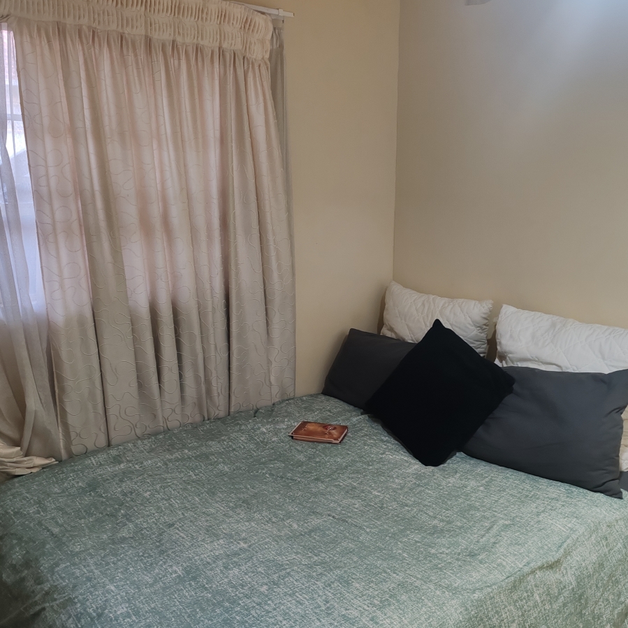 2 Bedroom Property for Sale in Die Hoewes Gauteng