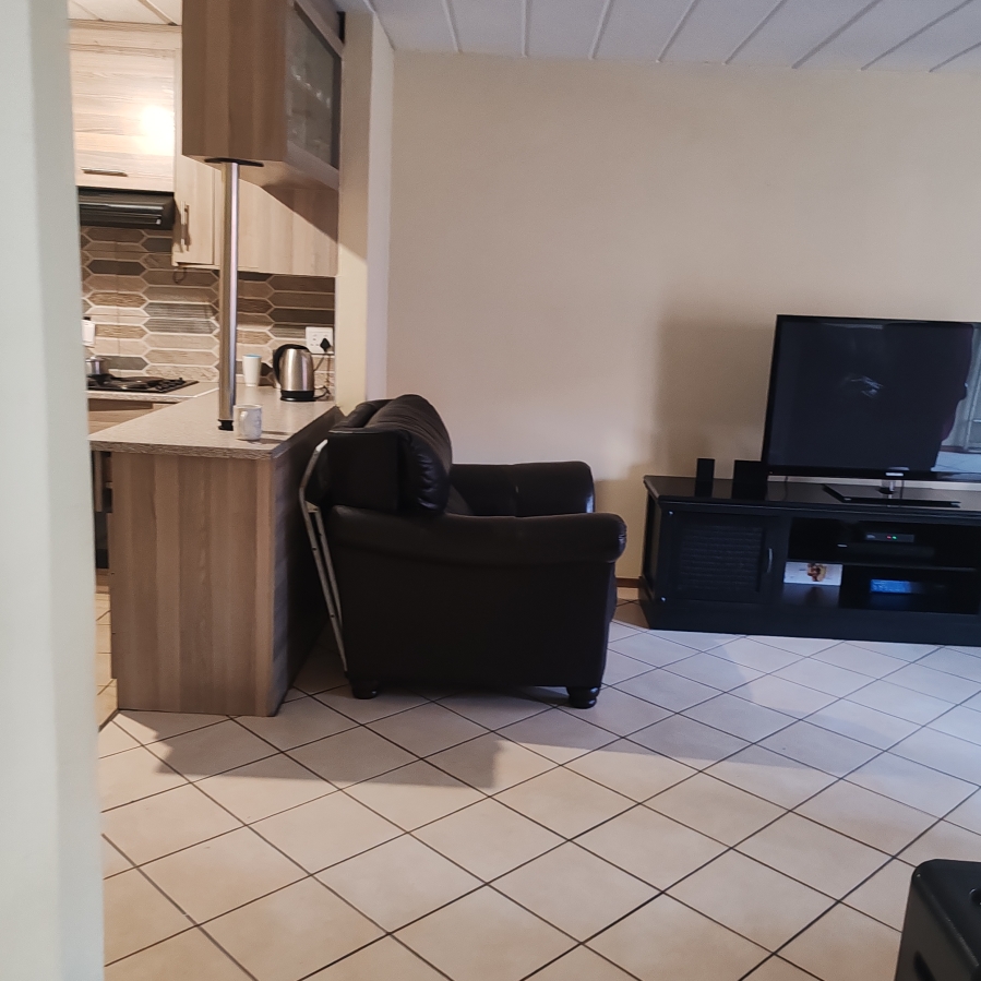 2 Bedroom Property for Sale in Die Hoewes Gauteng