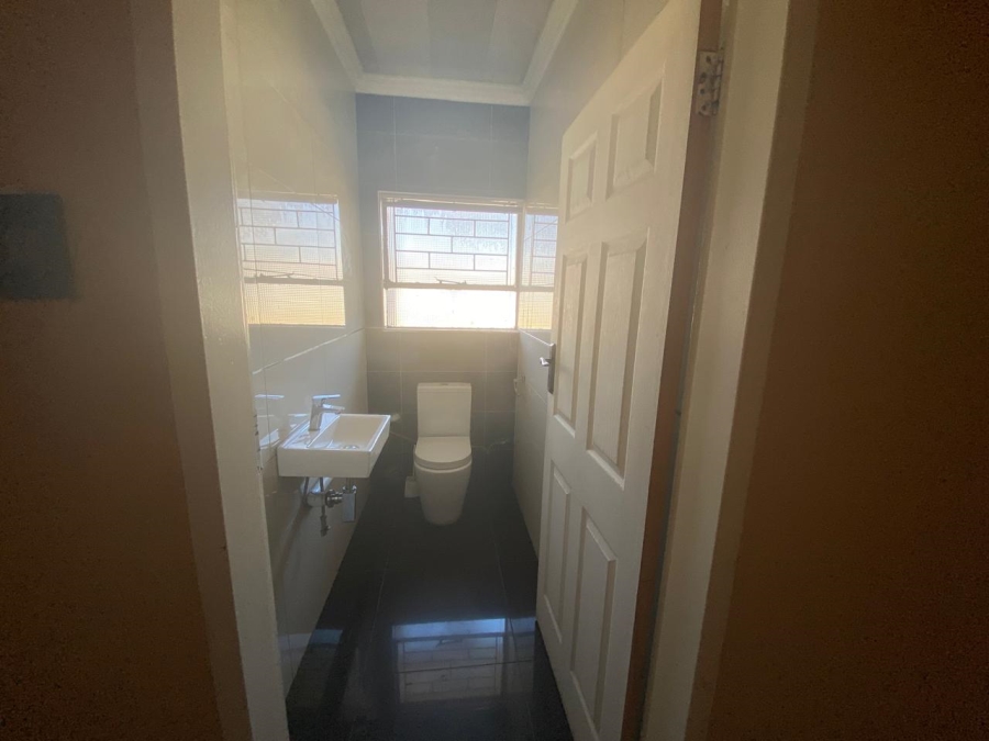5 Bedroom Property for Sale in Bedworth Park Gauteng