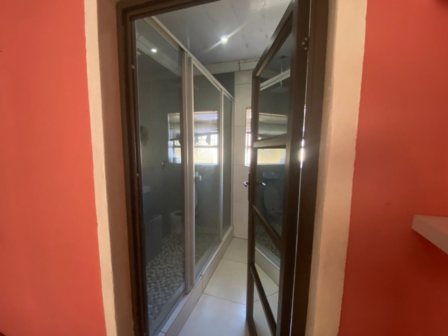 5 Bedroom Property for Sale in Bedworth Park Gauteng