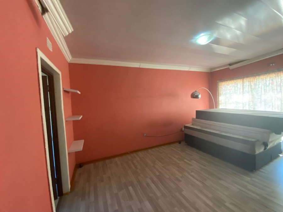 5 Bedroom Property for Sale in Bedworth Park Gauteng
