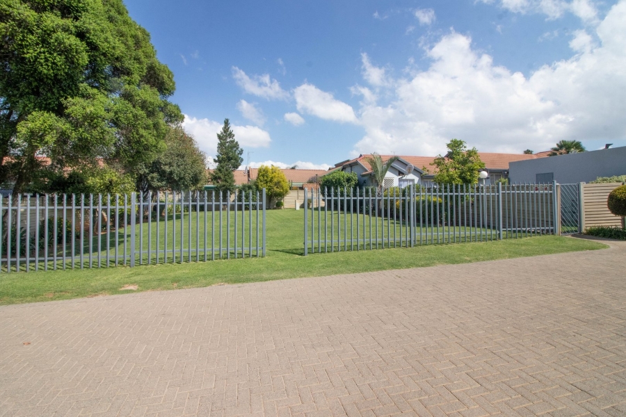 3 Bedroom Property for Sale in Glen Marais Gauteng