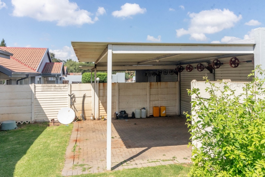 3 Bedroom Property for Sale in Glen Marais Gauteng