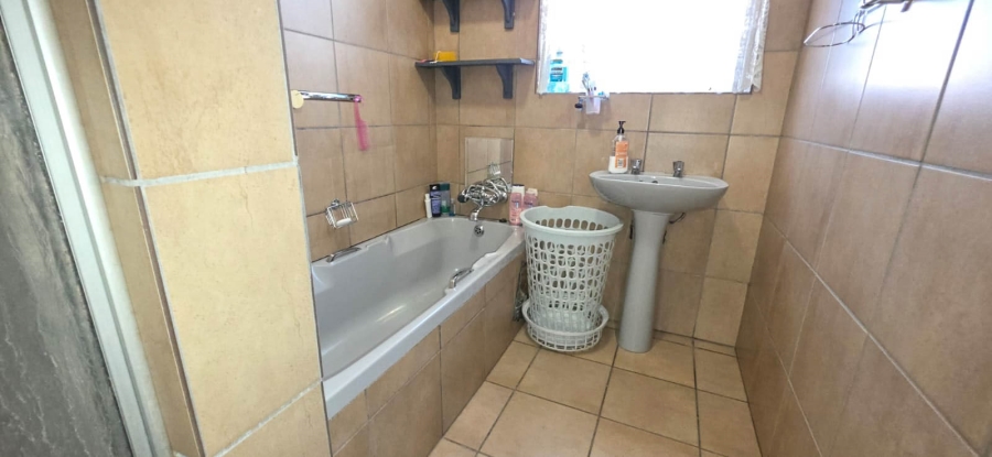 3 Bedroom Property for Sale in Glen Marais Gauteng
