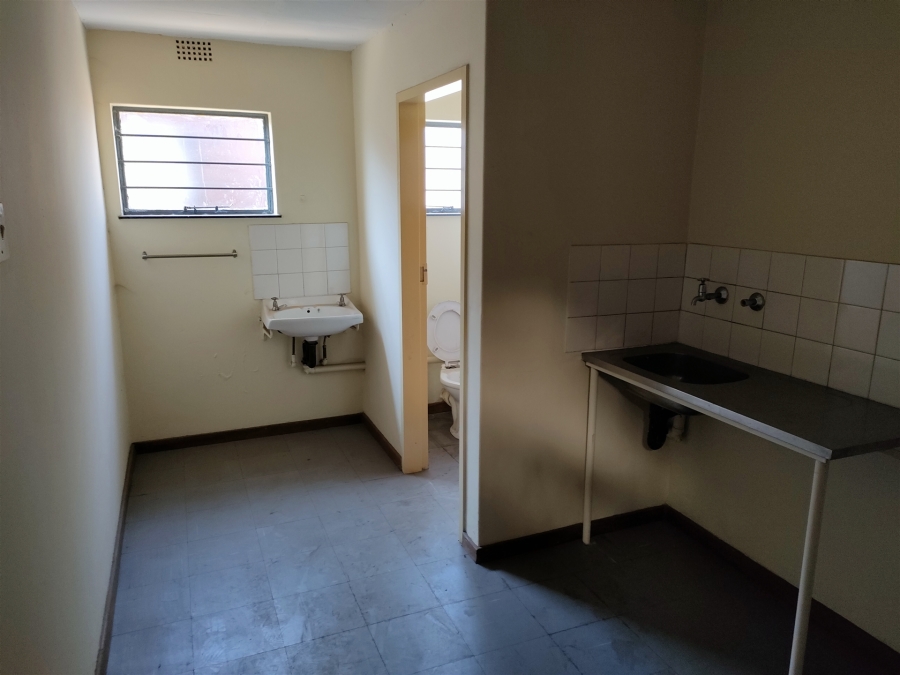 To Let Commercial Property for Rent in Strijdom Park Gauteng