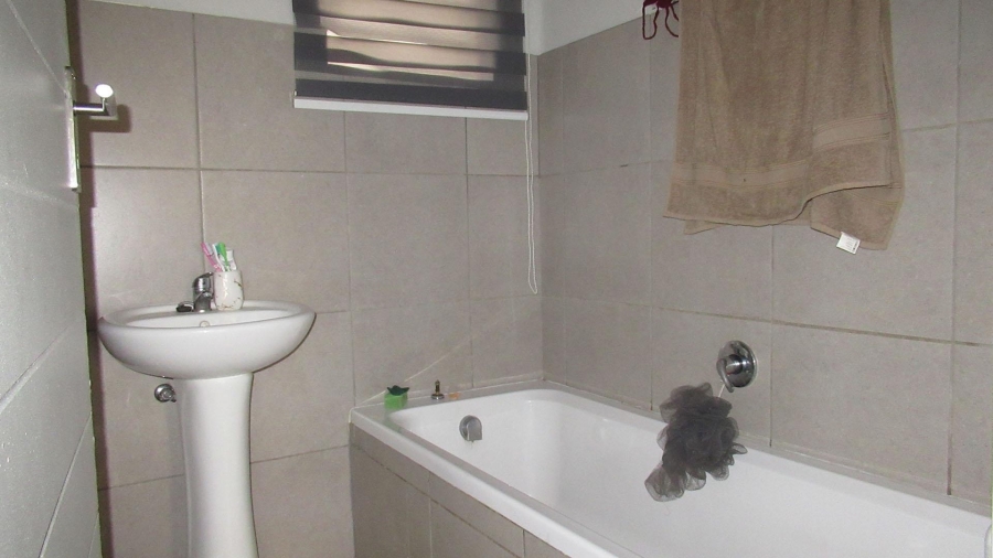 2 Bedroom Property for Sale in Protea Glen Gauteng