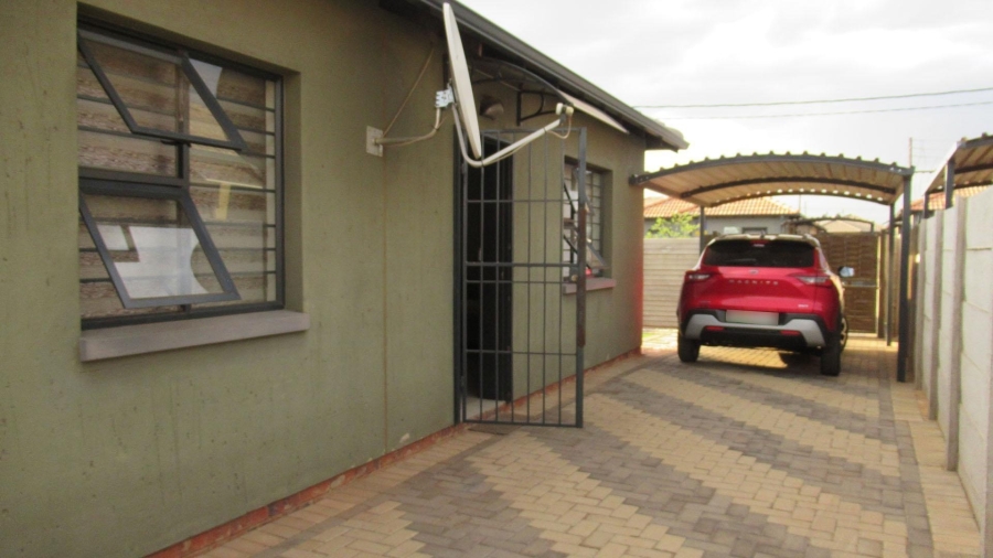 2 Bedroom Property for Sale in Protea Glen Gauteng