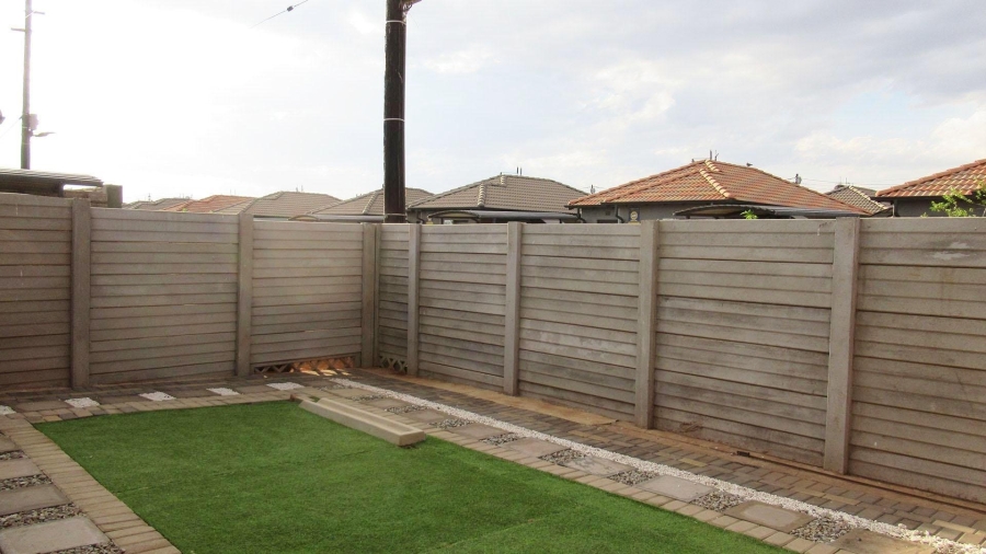 2 Bedroom Property for Sale in Protea Glen Gauteng