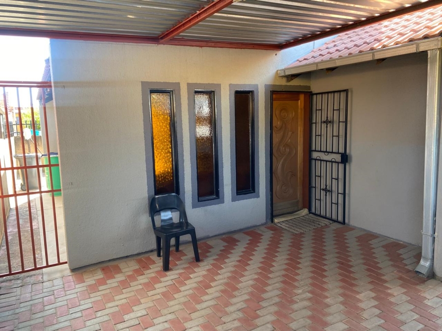 2 Bedroom Property for Sale in Mabopane Gauteng