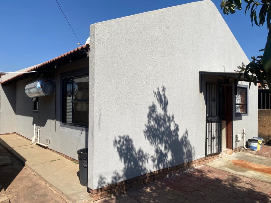 2 Bedroom Property for Sale in Mabopane Gauteng