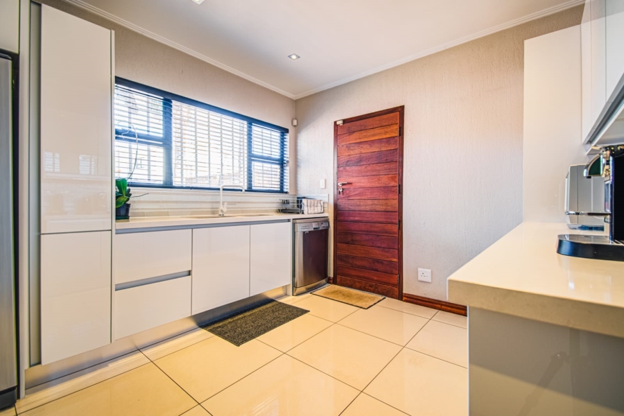 5 Bedroom Property for Sale in Terenure Gauteng