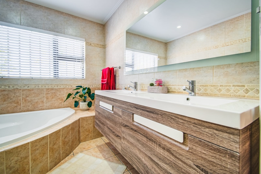 5 Bedroom Property for Sale in Terenure Gauteng