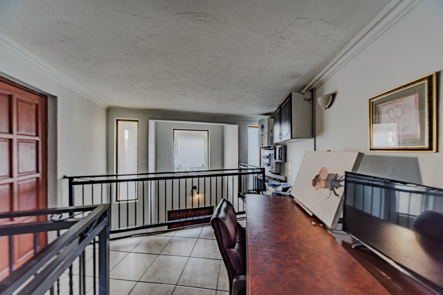 4 Bedroom Property for Sale in Silver Lakes Golf Estate Gauteng