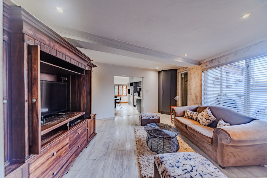 4 Bedroom Property for Sale in Silver Lakes Golf Estate Gauteng