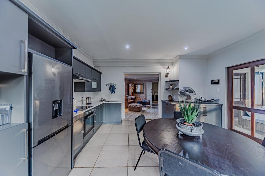 4 Bedroom Property for Sale in Silver Lakes Golf Estate Gauteng