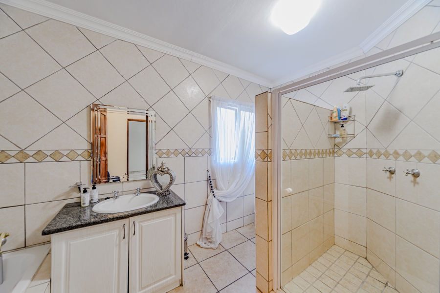 4 Bedroom Property for Sale in Silver Lakes Golf Estate Gauteng