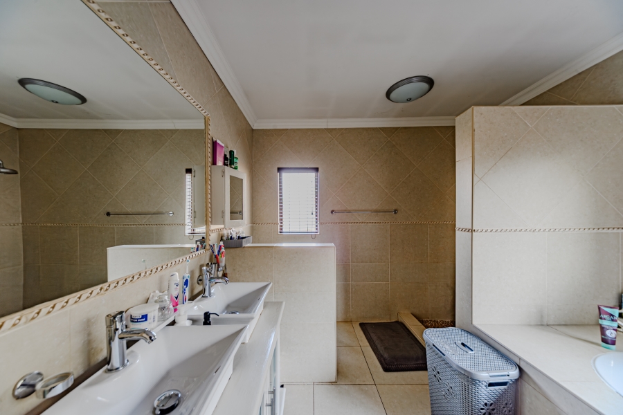 4 Bedroom Property for Sale in Silver Lakes Golf Estate Gauteng