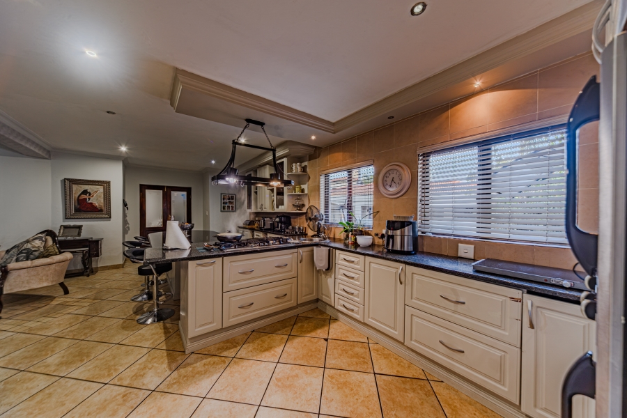 4 Bedroom Property for Sale in Silver Lakes Golf Estate Gauteng