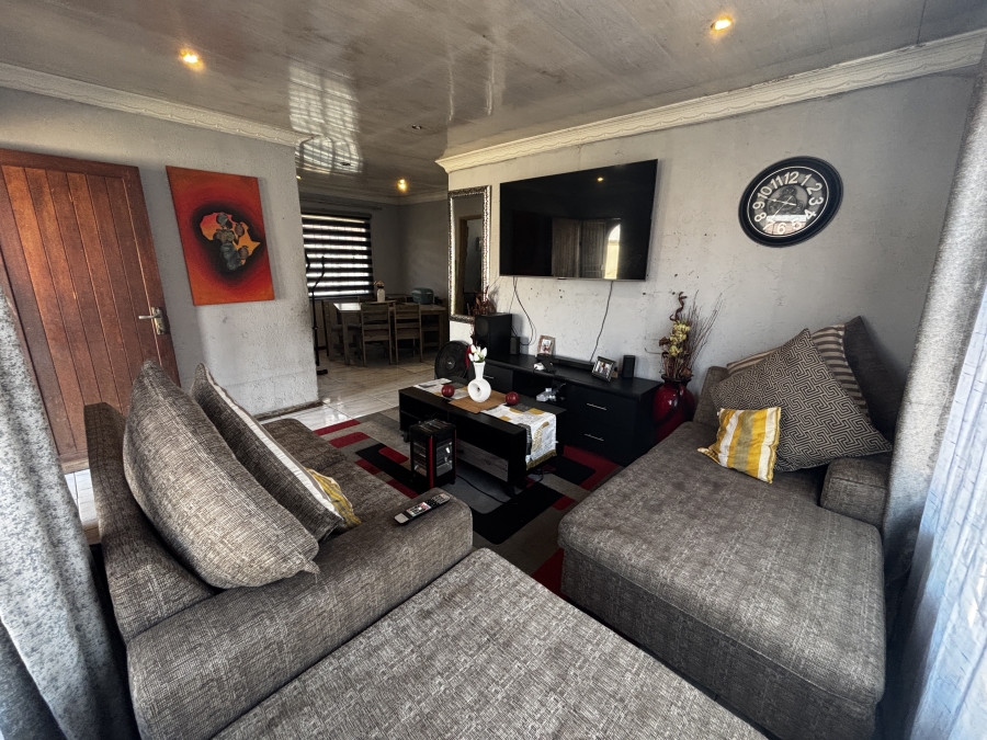3 Bedroom Property for Sale in Protea Garden Gauteng