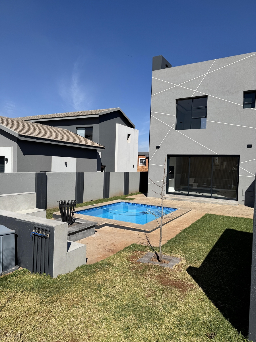 4 Bedroom Property for Sale in Fountainbrook Estate Gauteng