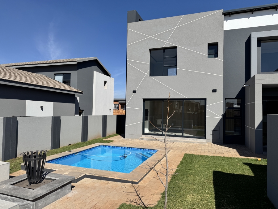 4 Bedroom Property for Sale in Fountainbrook Estate Gauteng
