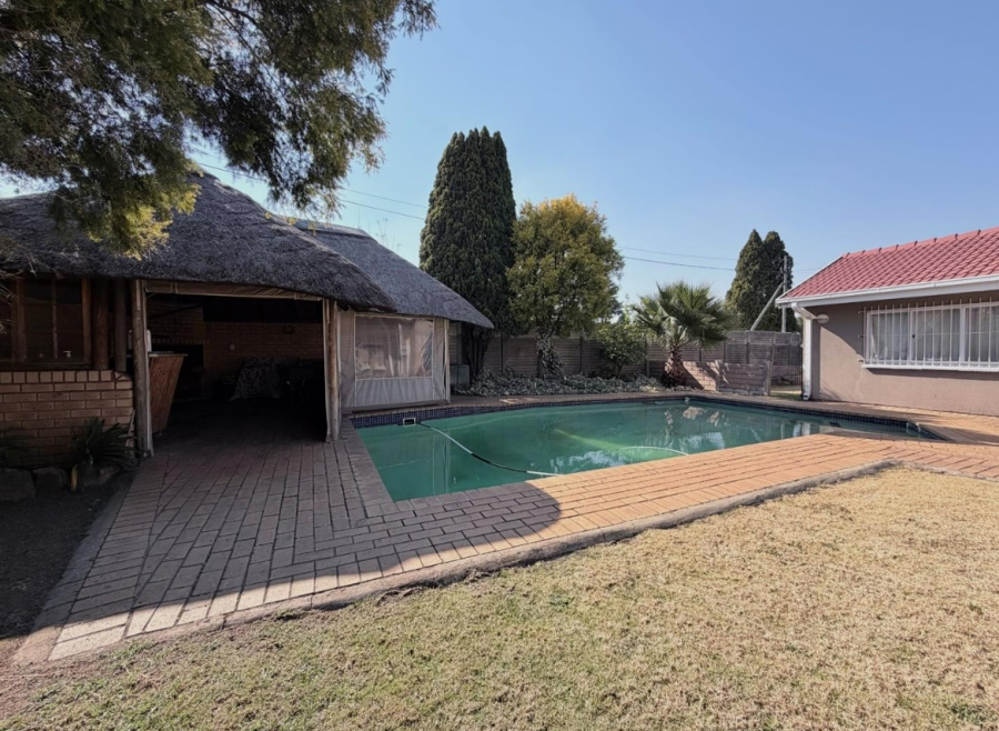 4 Bedroom Property for Sale in Brackendowns Gauteng