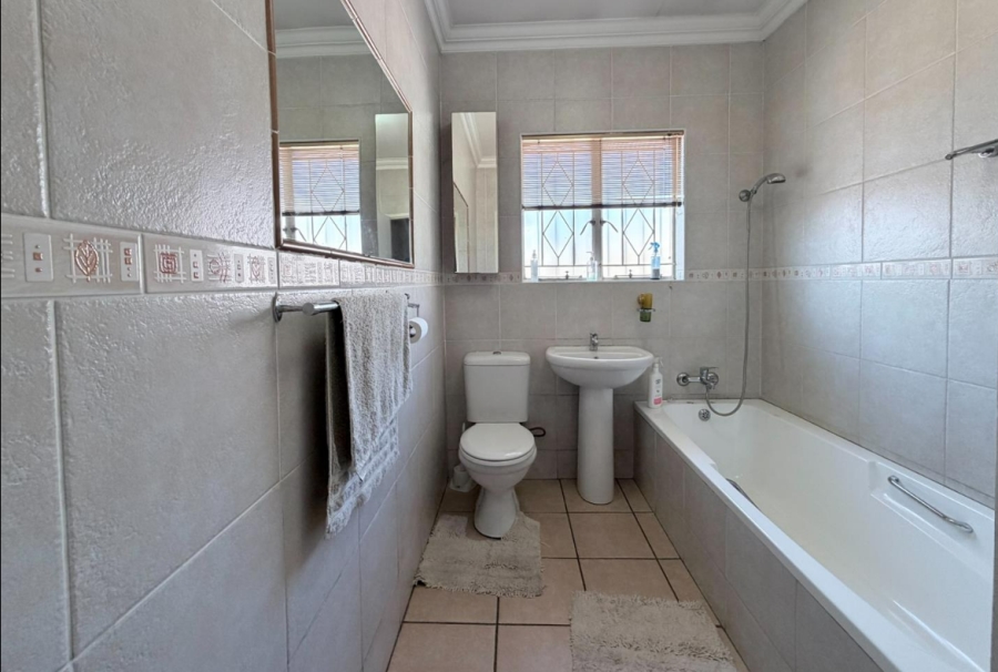 4 Bedroom Property for Sale in Brackendowns Gauteng