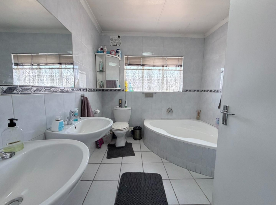 4 Bedroom Property for Sale in Brackendowns Gauteng