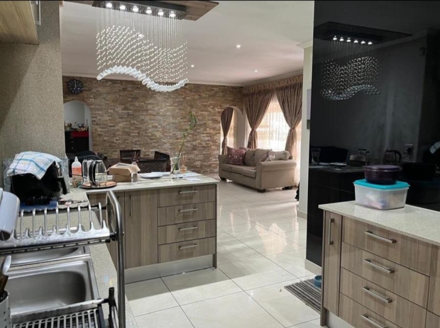4 Bedroom Property for Sale in Illiondale Gauteng