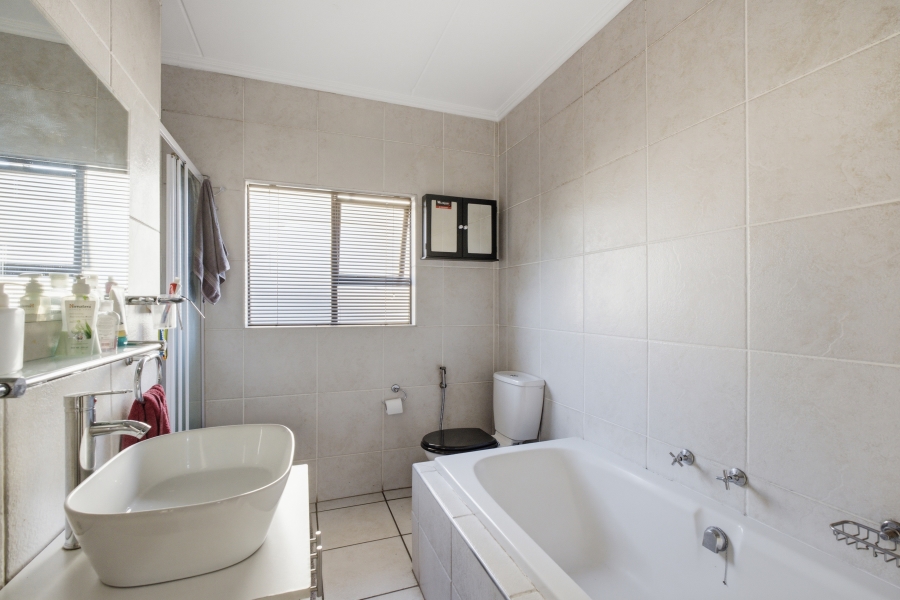2 Bedroom Property for Sale in Sunninghill Gauteng