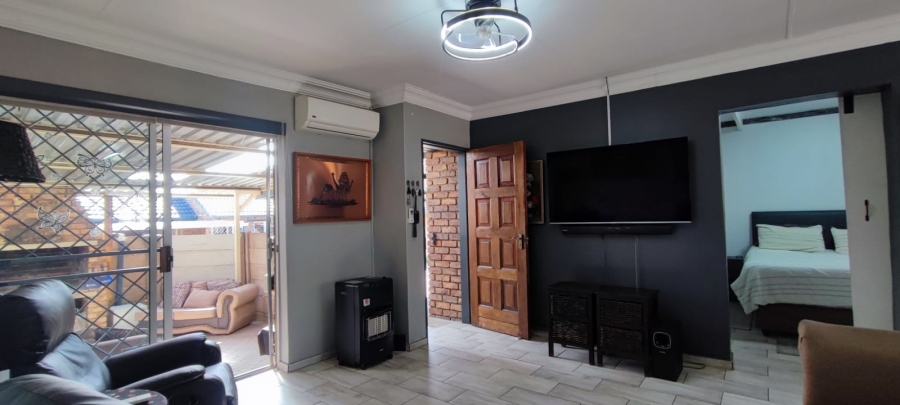 3 Bedroom Property for Sale in Rooihuiskraal North Gauteng