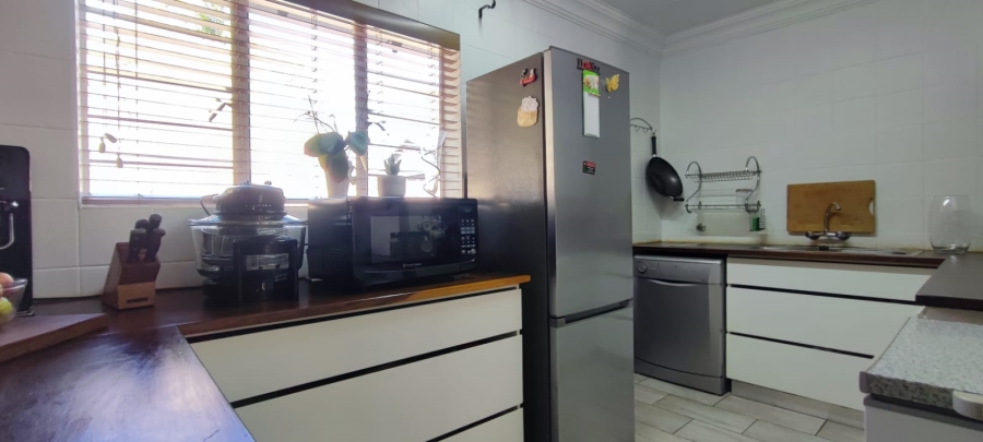 3 Bedroom Property for Sale in Rooihuiskraal North Gauteng