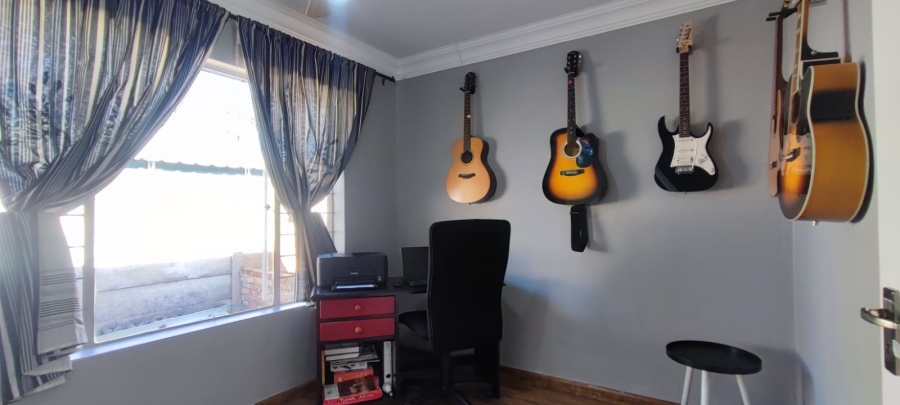 3 Bedroom Property for Sale in Rooihuiskraal North Gauteng
