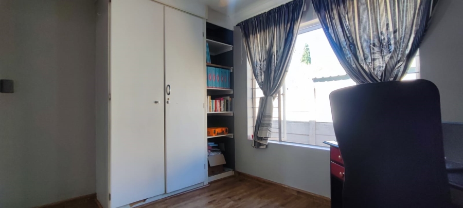 3 Bedroom Property for Sale in Rooihuiskraal North Gauteng
