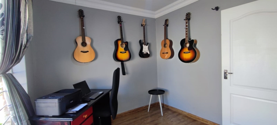 3 Bedroom Property for Sale in Rooihuiskraal North Gauteng