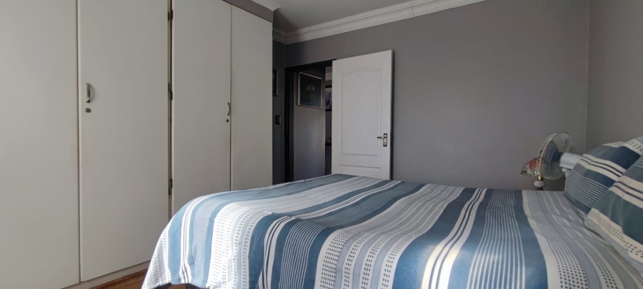 3 Bedroom Property for Sale in Rooihuiskraal North Gauteng