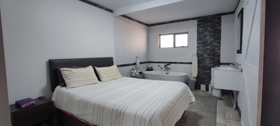 3 Bedroom Property for Sale in Rooihuiskraal North Gauteng