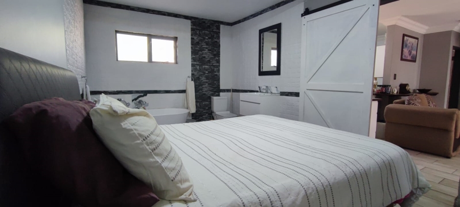 3 Bedroom Property for Sale in Rooihuiskraal North Gauteng