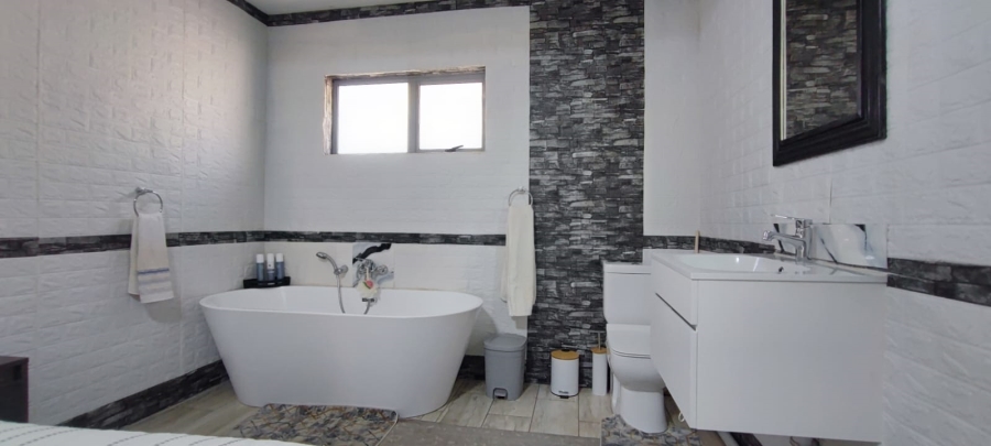3 Bedroom Property for Sale in Rooihuiskraal North Gauteng