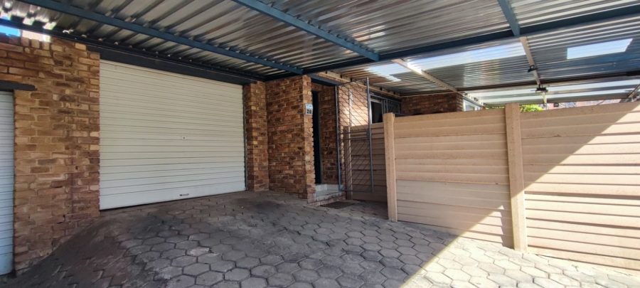 3 Bedroom Property for Sale in Rooihuiskraal North Gauteng