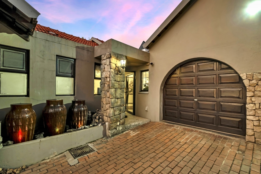 5 Bedroom Property for Sale in Gallo Manor Gauteng