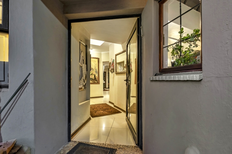5 Bedroom Property for Sale in Gallo Manor Gauteng