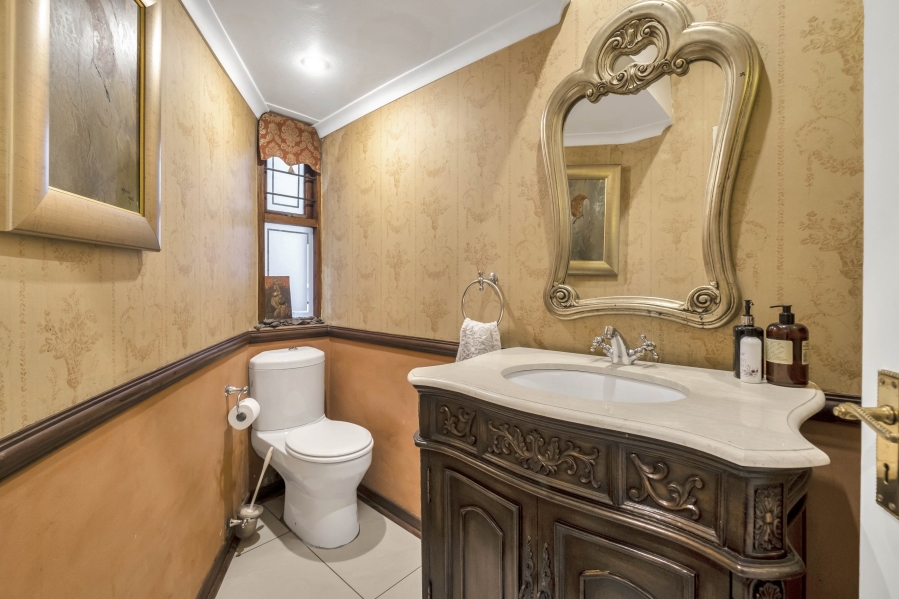 5 Bedroom Property for Sale in Gallo Manor Gauteng