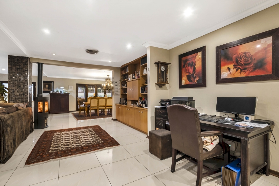 5 Bedroom Property for Sale in Gallo Manor Gauteng