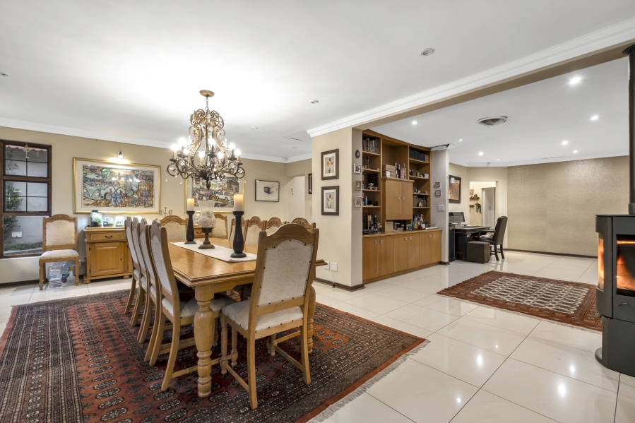 5 Bedroom Property for Sale in Gallo Manor Gauteng