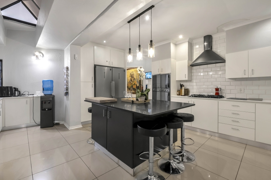 5 Bedroom Property for Sale in Gallo Manor Gauteng