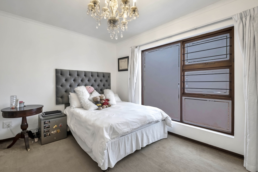 5 Bedroom Property for Sale in Gallo Manor Gauteng